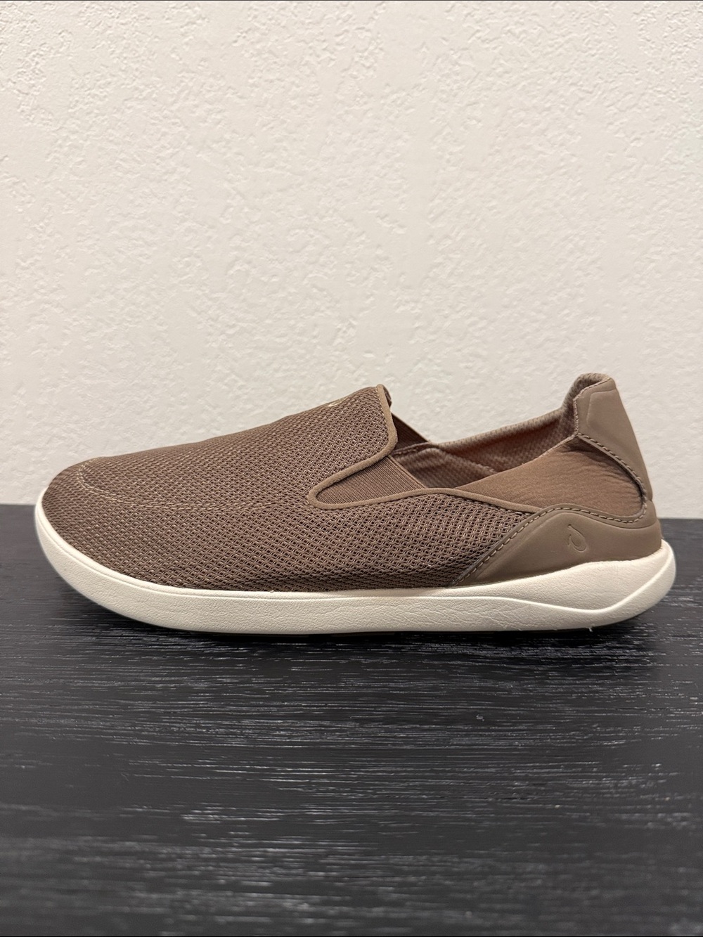 Olukai Nohea Pae Mens Size 10.5
Mustang Brown Comfort Slip On Loafers